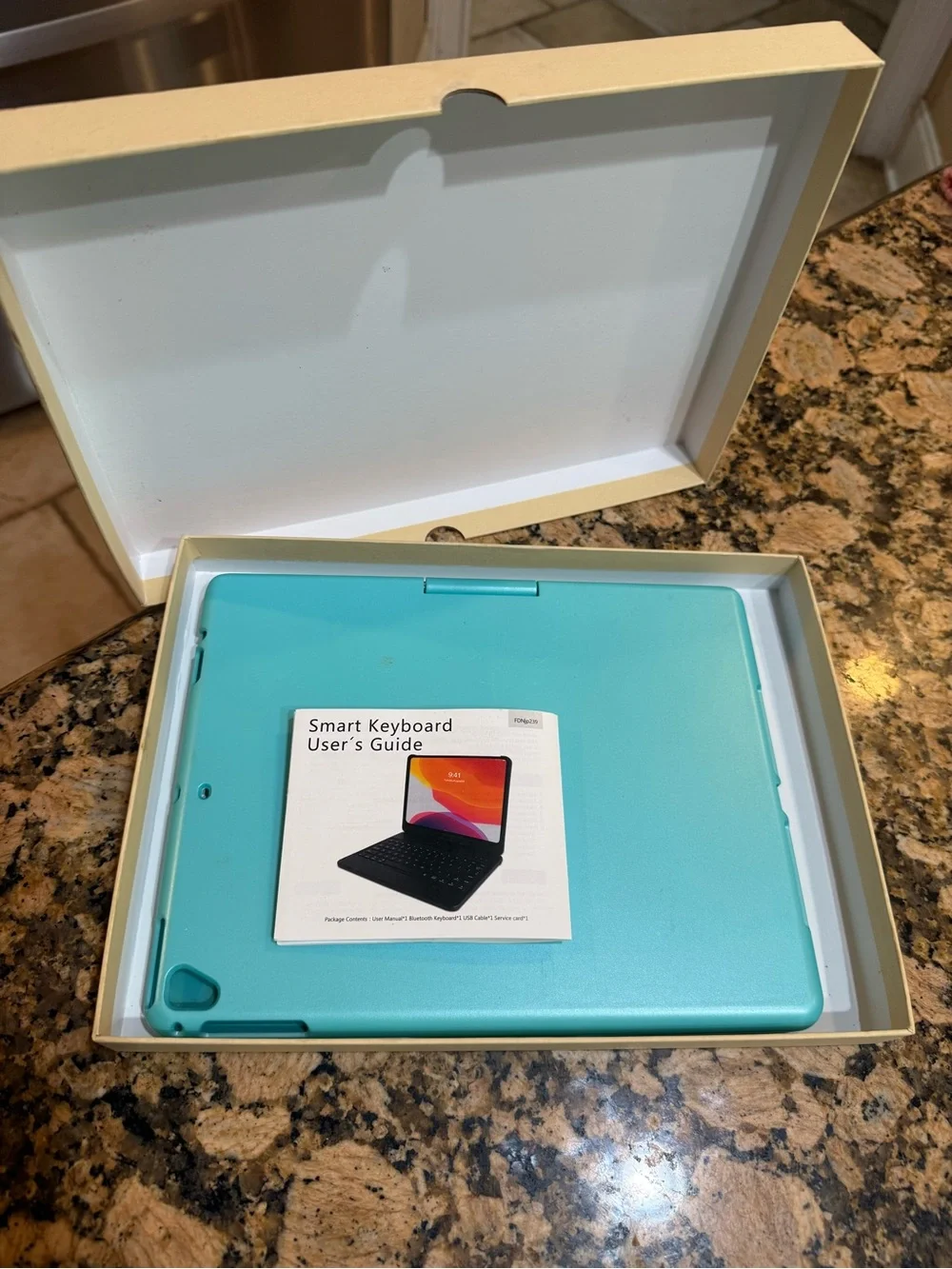SMART brand Turquoise Bluetooth Tablet Keyboard Case no cords included